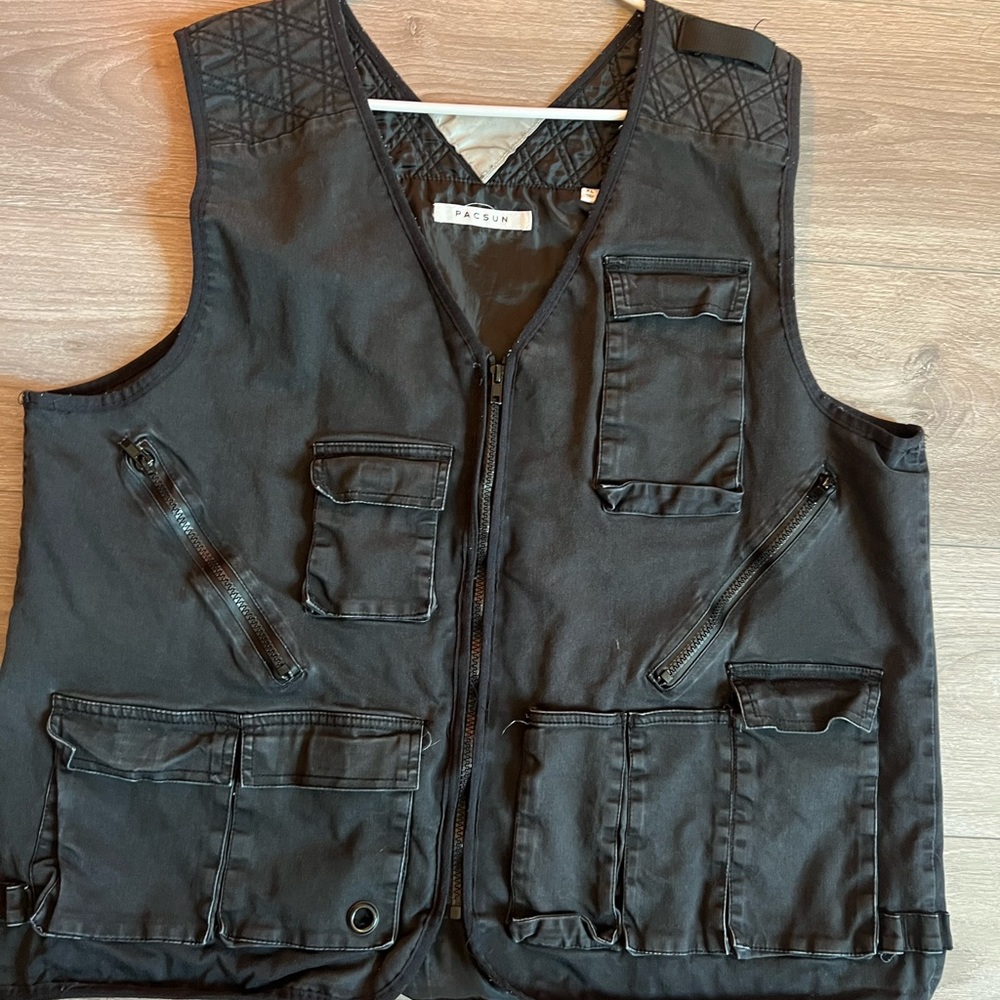 PACSUN- MENS BLACK UTILITY VEST